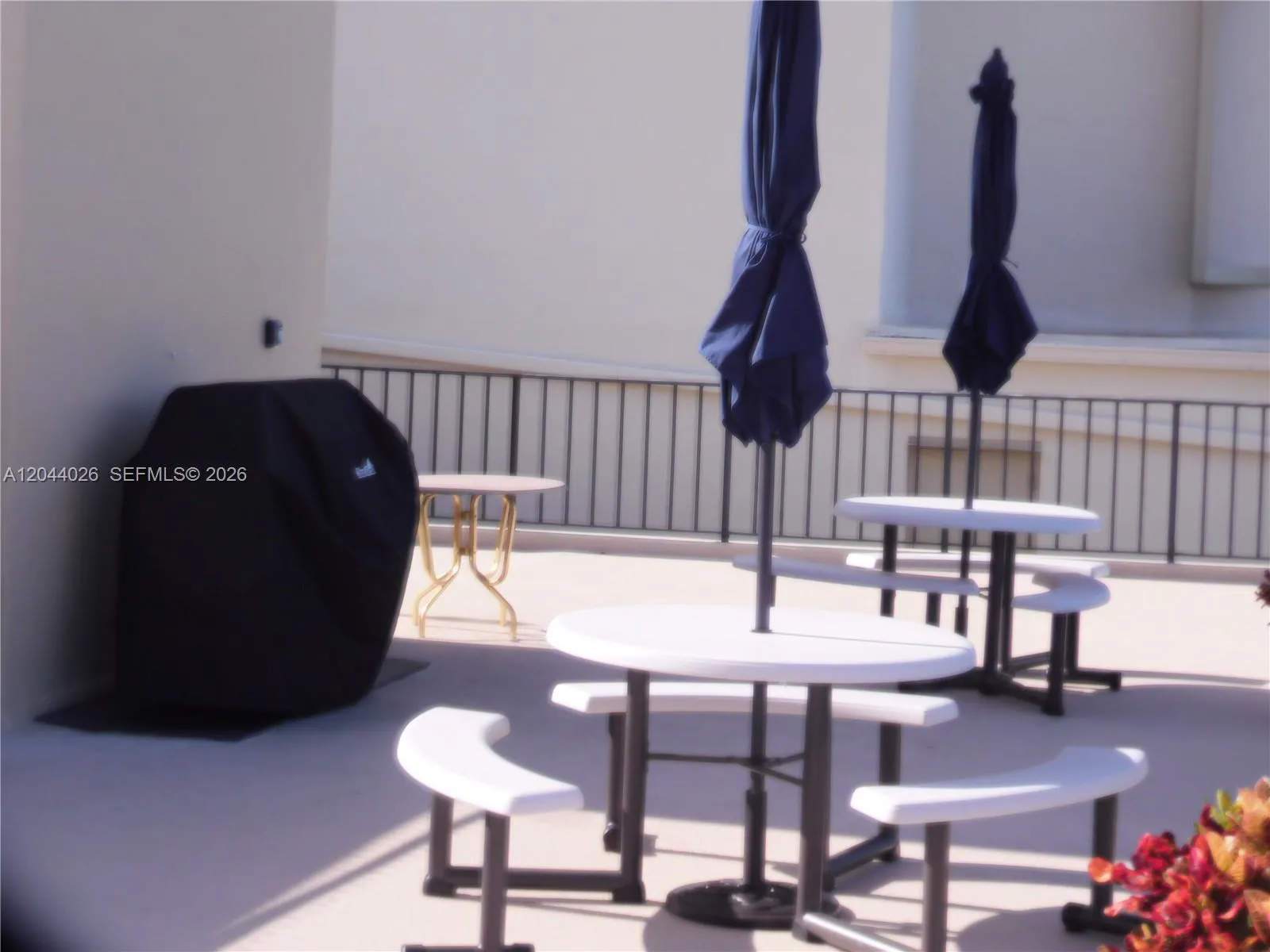 Third floor picnic area