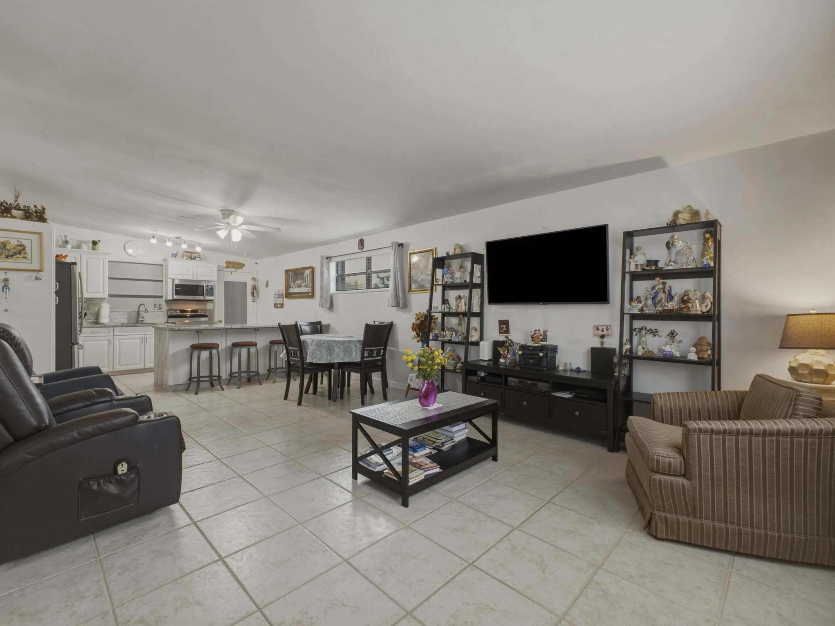 Family to Dining kitchen