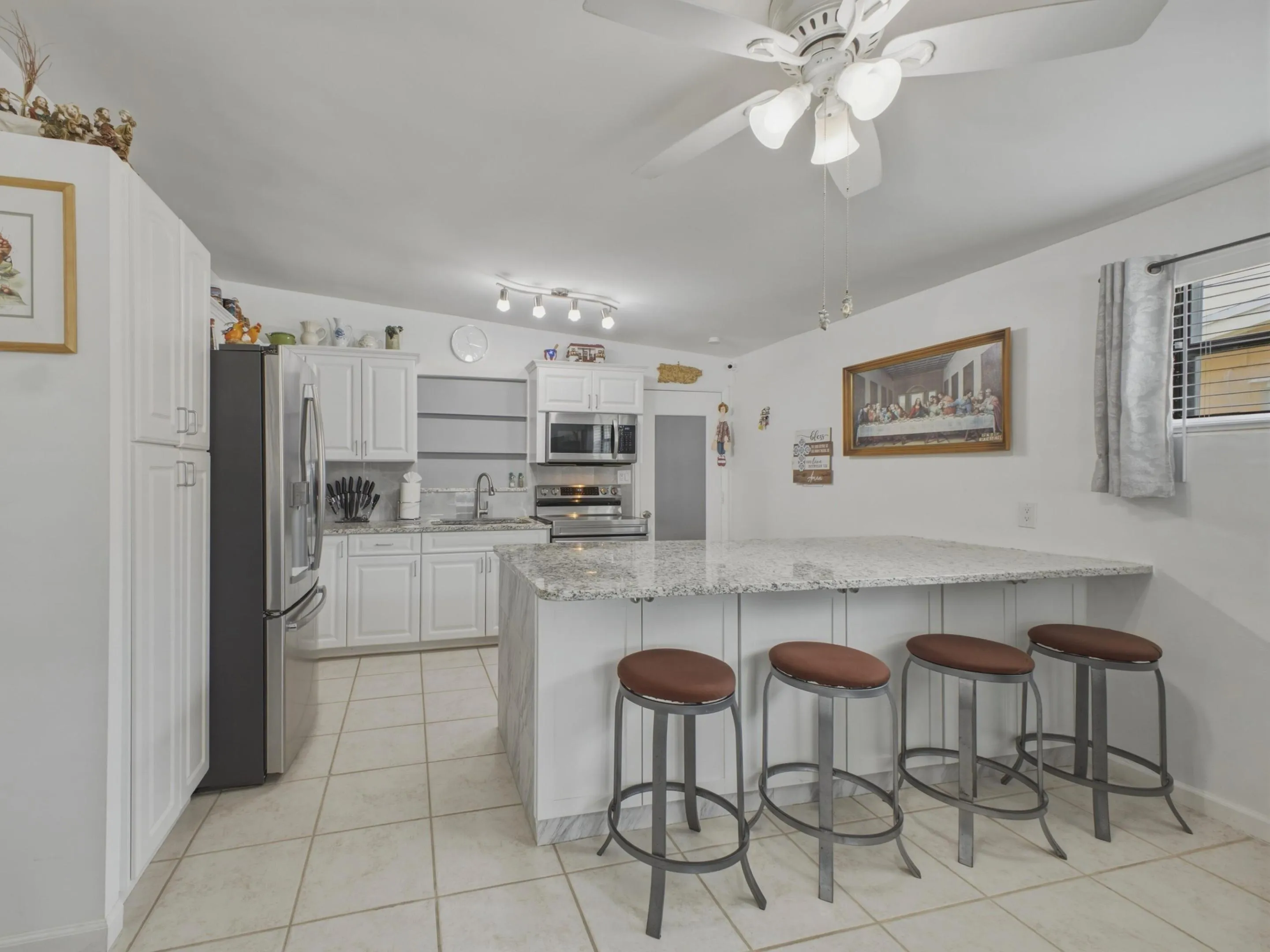Kitchen Breakfast Bar