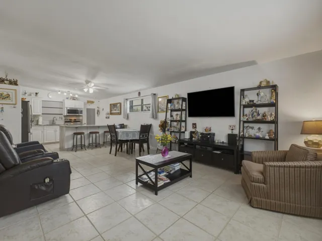 Family to Dining kitchen