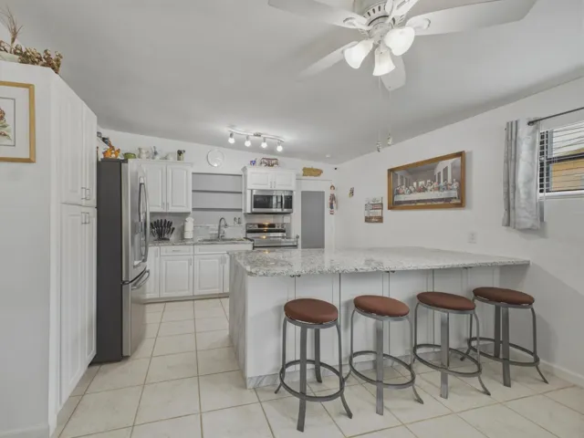 Kitchen Breakfast Bar