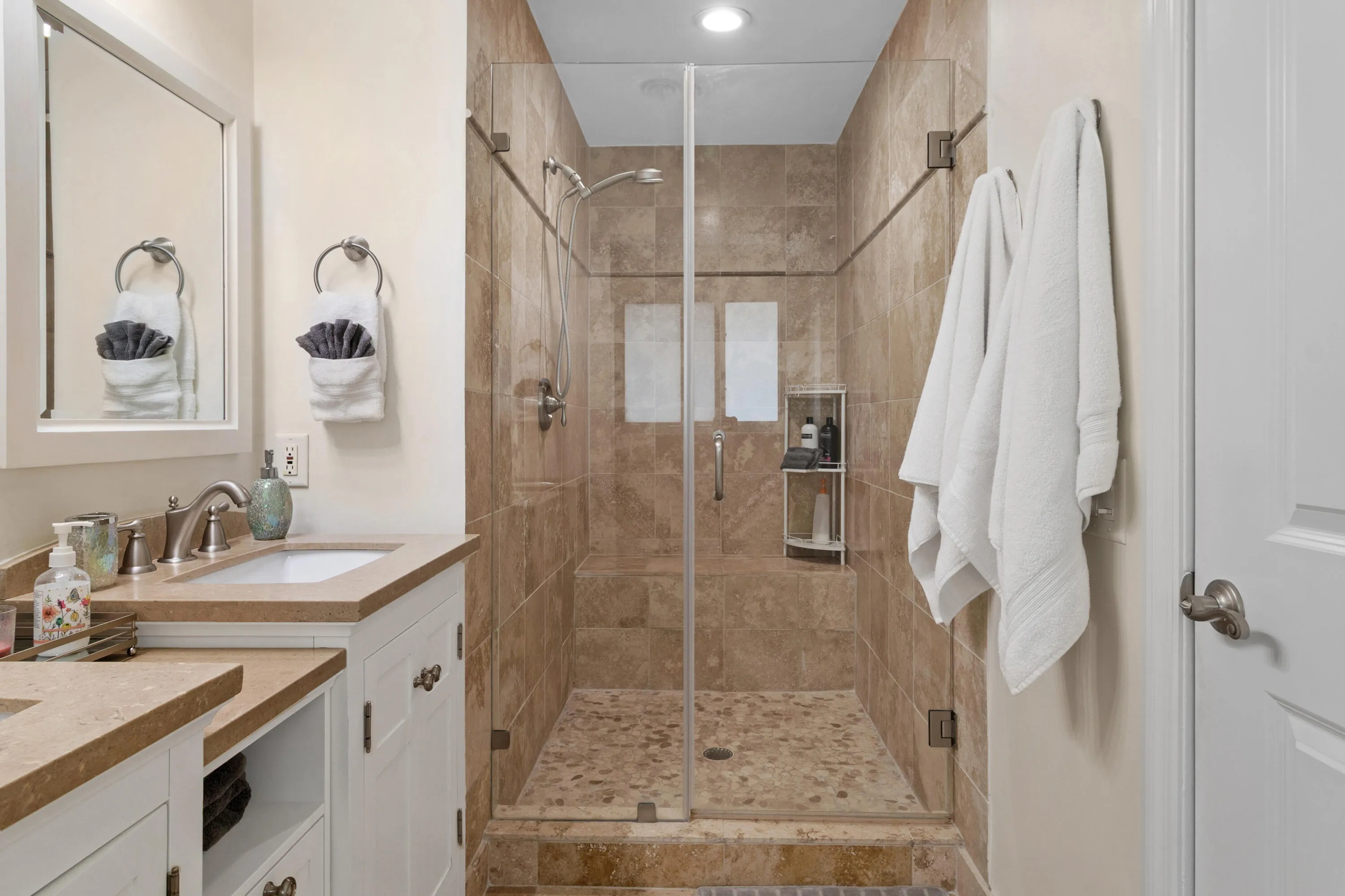 accutour_01 2070-ne-63rd-st -031