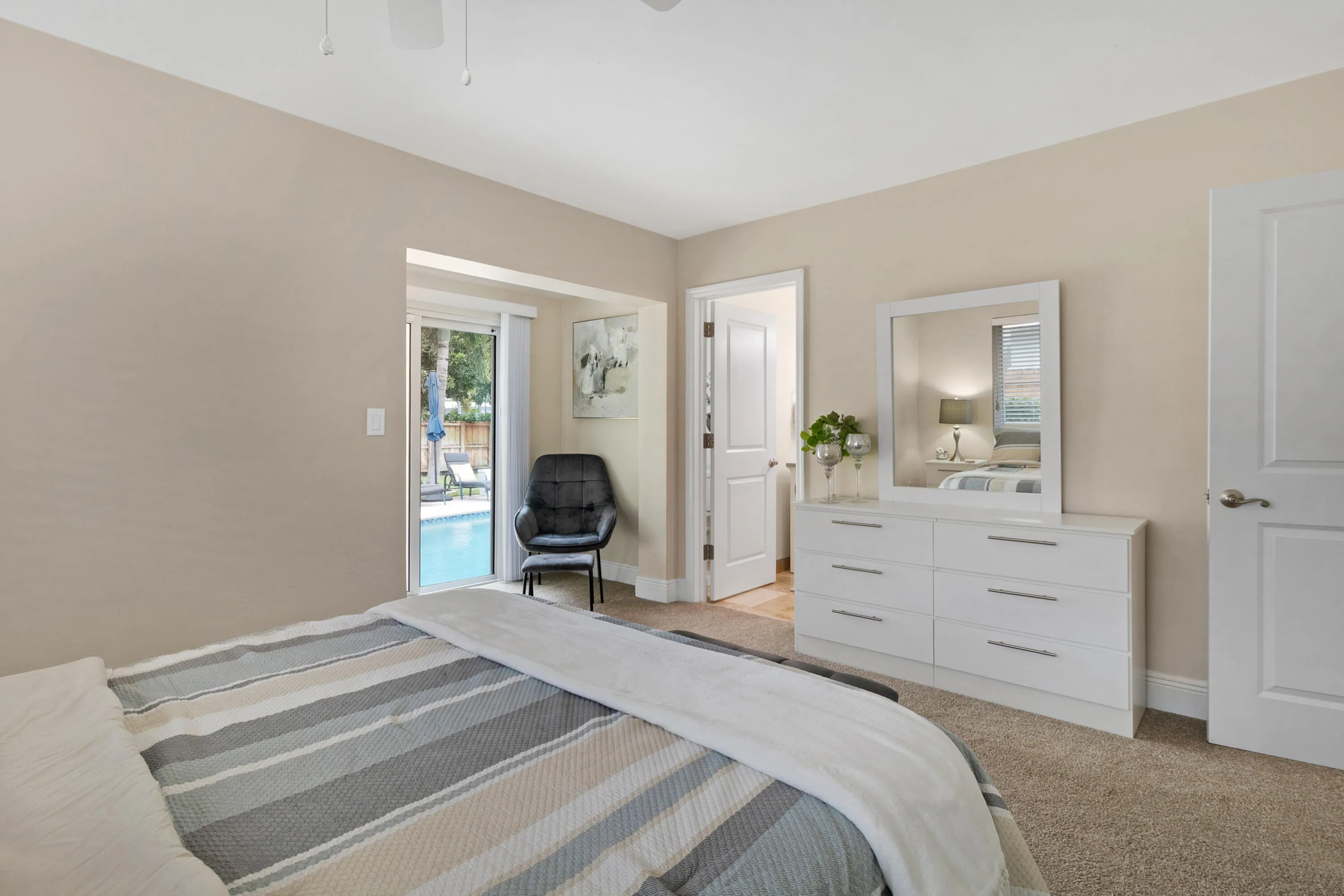 accutour_01 2070-ne-63rd-st -029