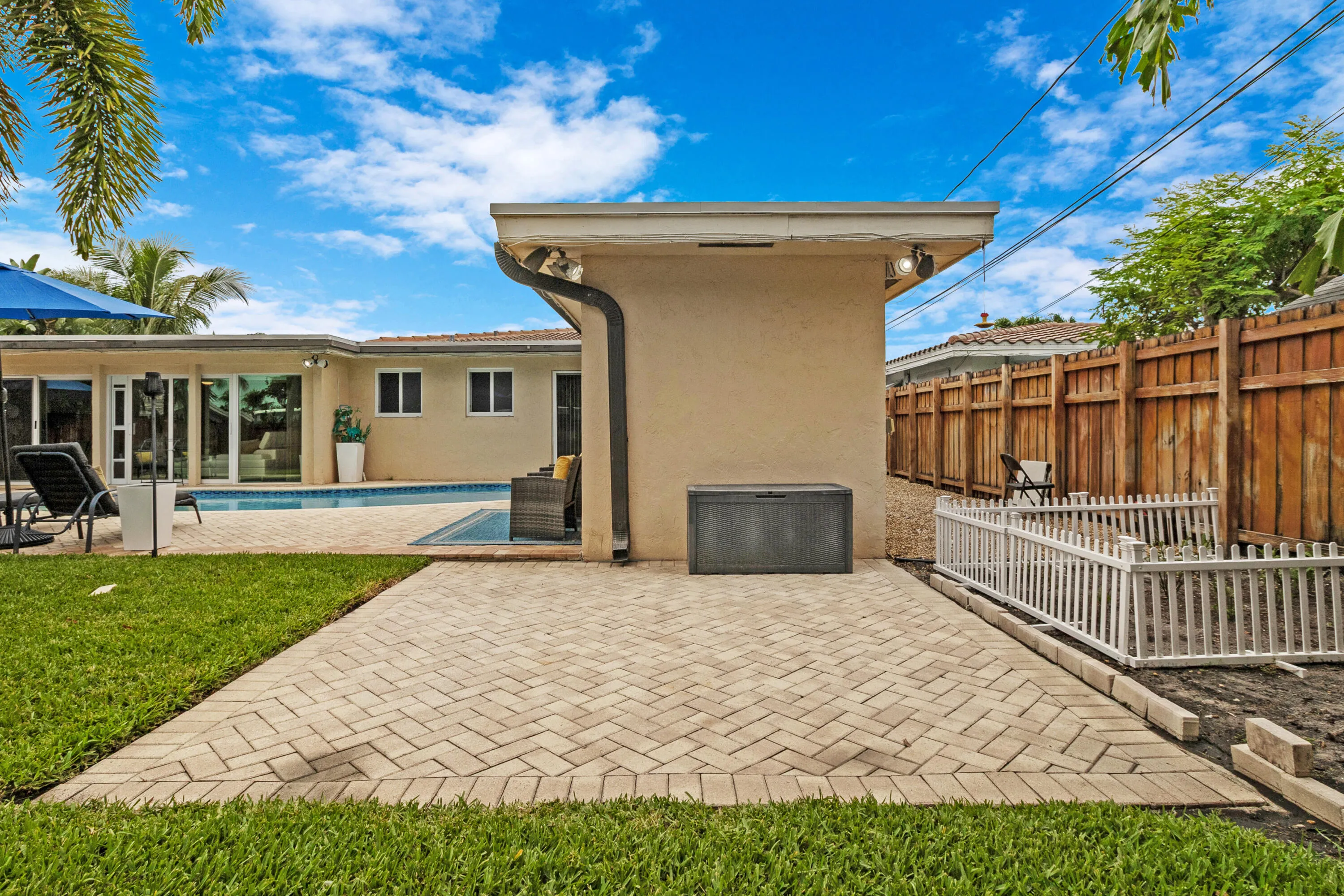 accutour_01 2070-ne-63rd-st -046