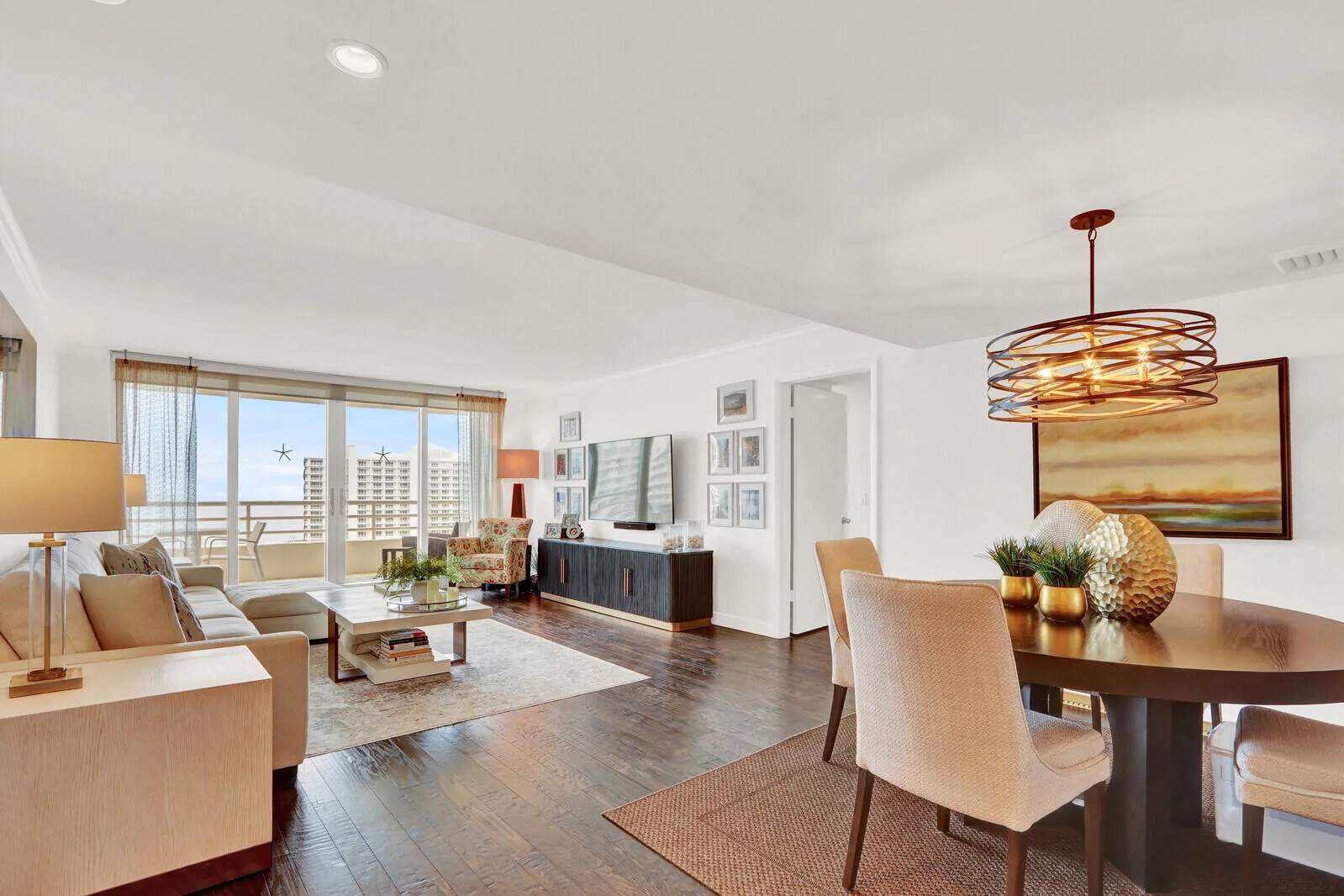 LIVING/ DINING ROOM
