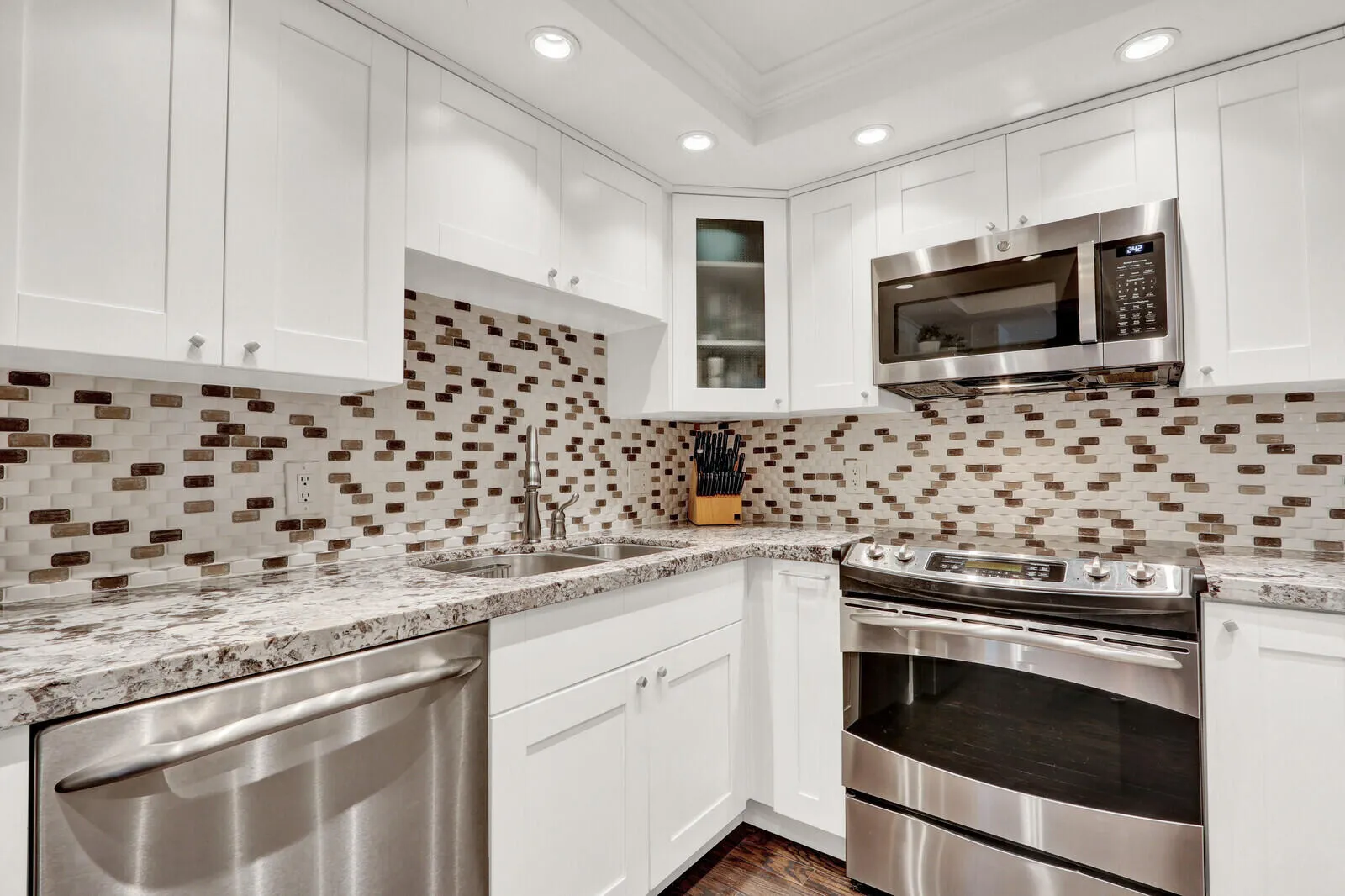 OPEN GOURMET KITCHEN