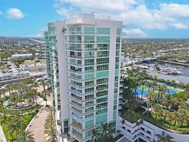 Plaza Oceanside Building