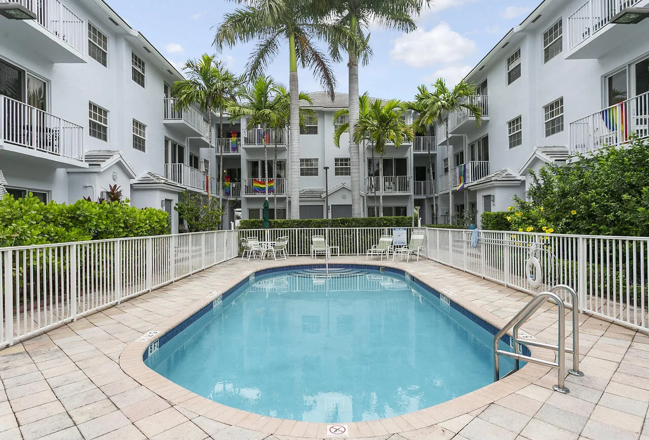 Pool/Courtyard View