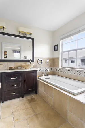 Primary Bath w/ Lg Soaker Tub