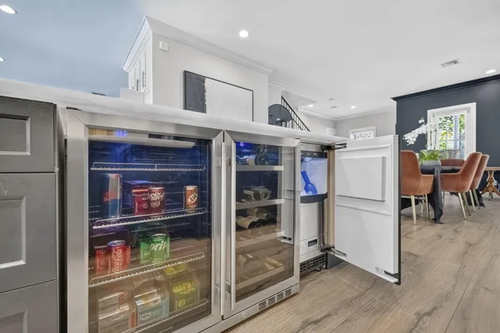 BEV COOLER ICE MACHINE
