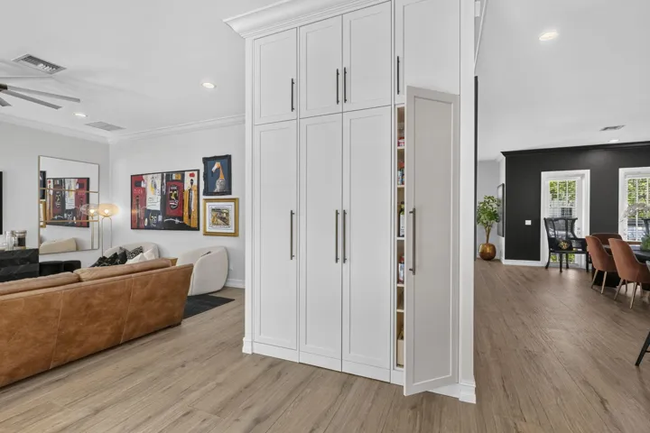 CUSTOM PANTRY
