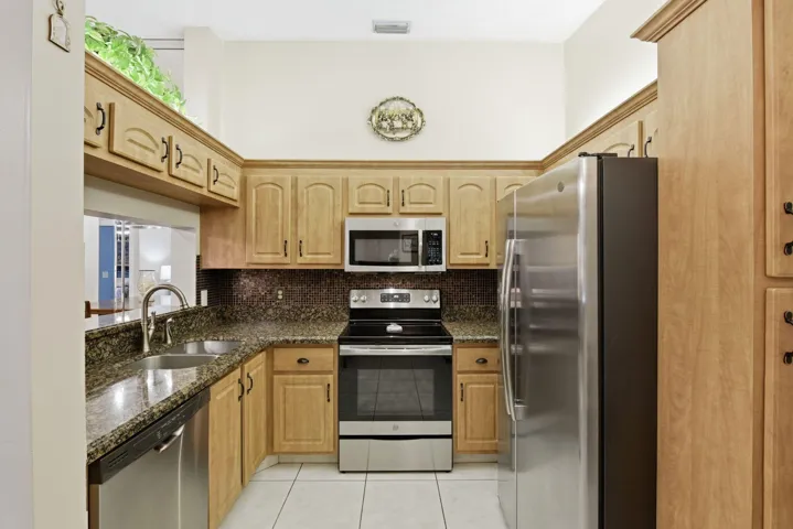 Beautifully appointed kitchen