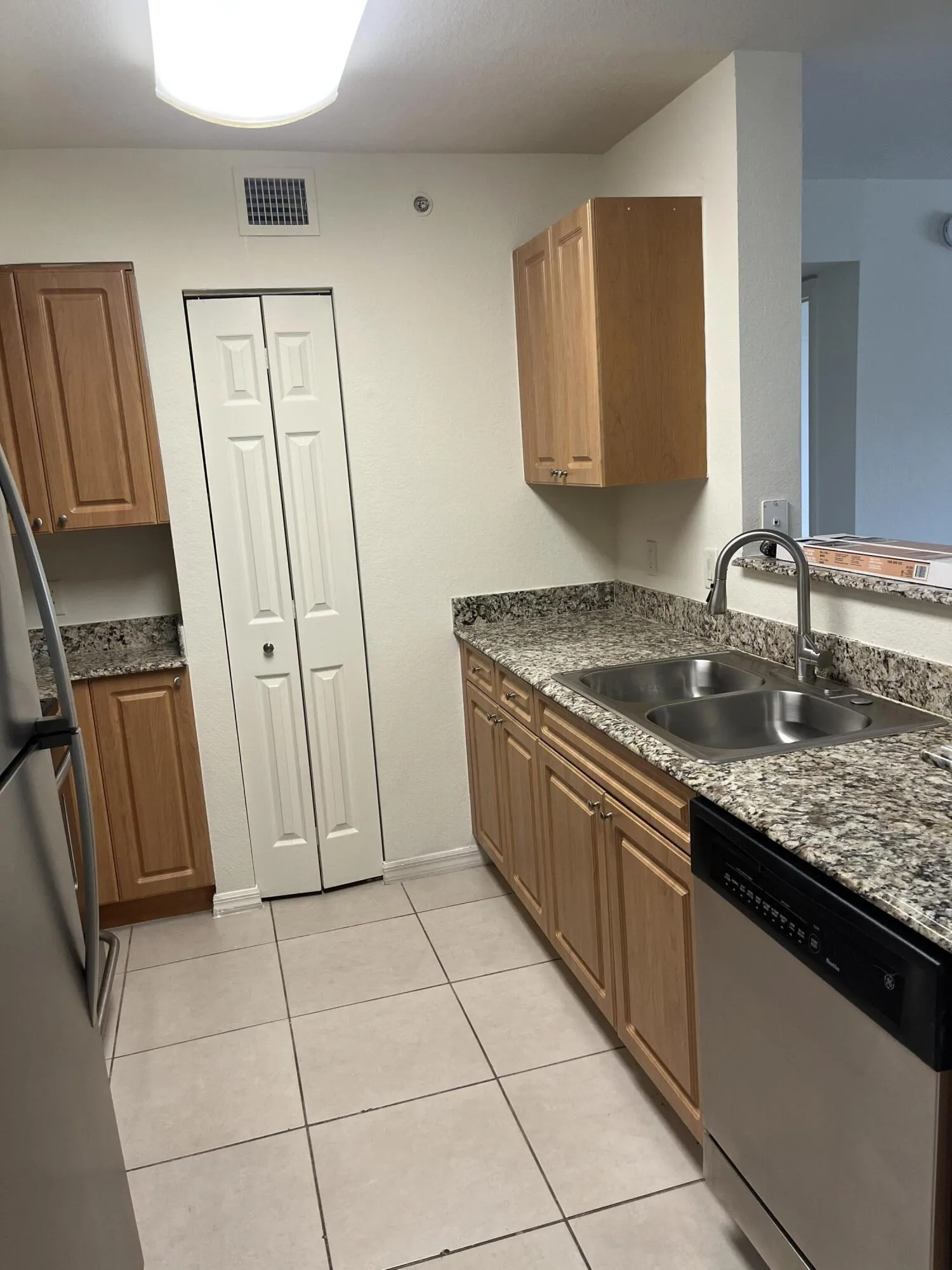 Kitchen 67181057