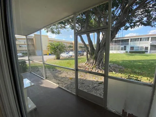 Covered screen patio
