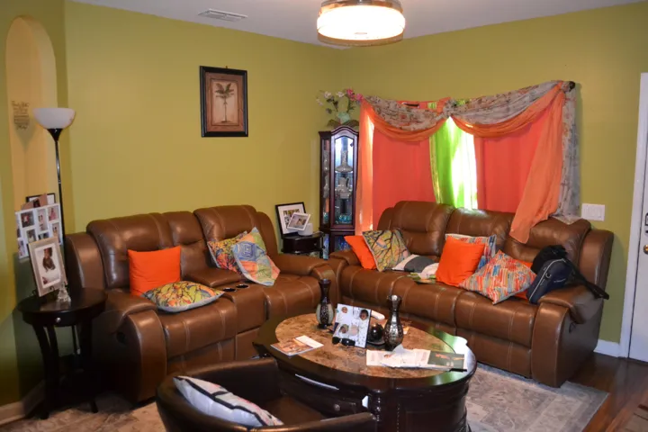 Picture 3- Living room