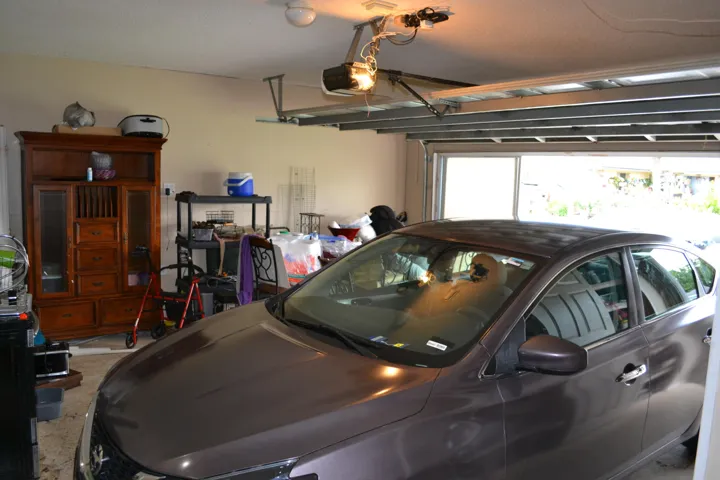 Picture 8- Garage