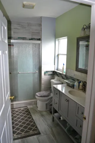 Picture 6- hall bath