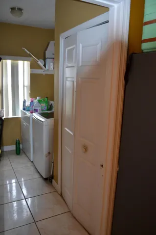 Picture 7- Laundry room