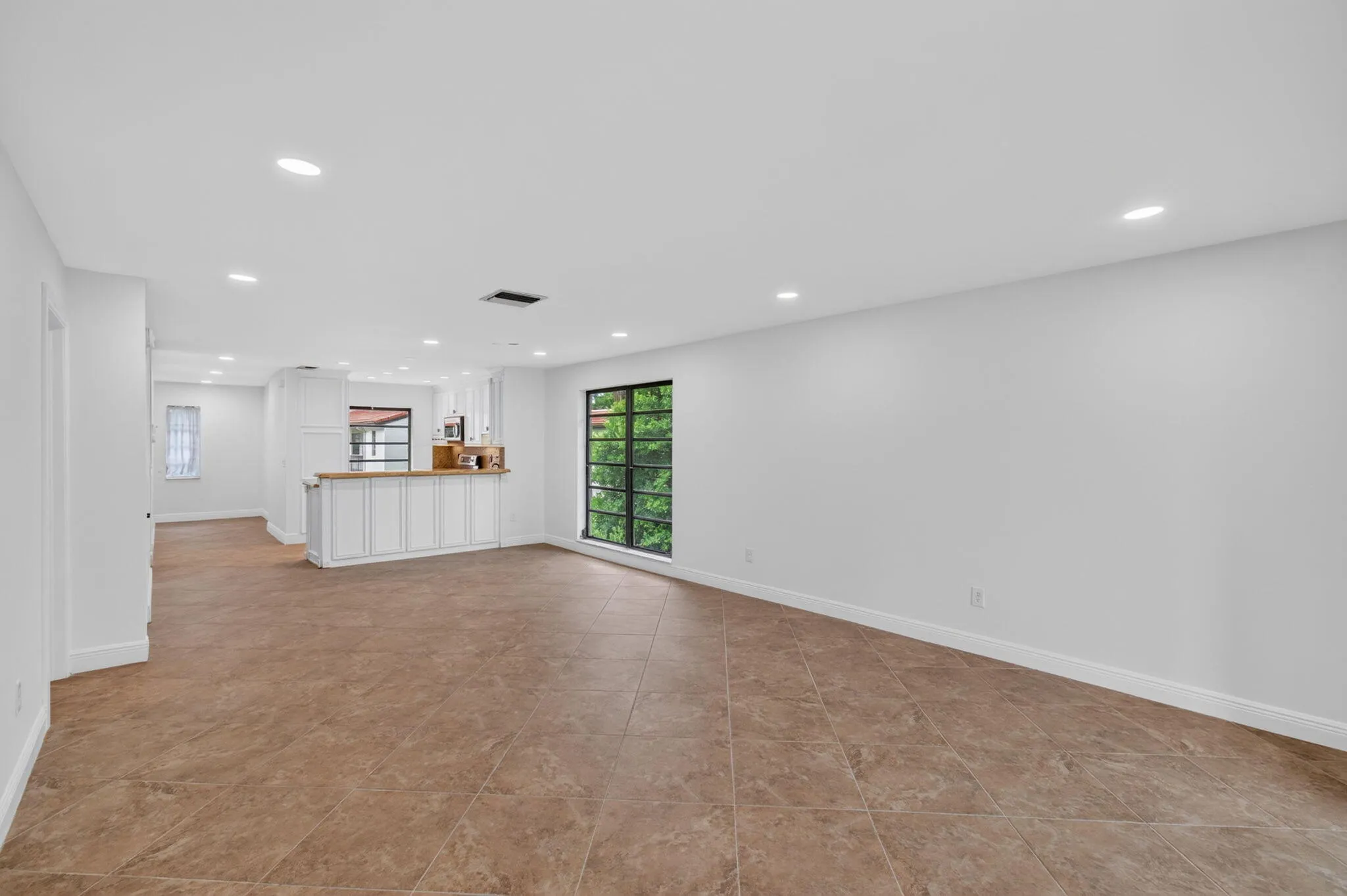 LIVING/DINING