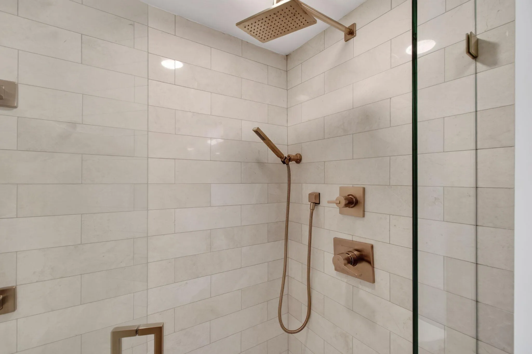GUEST SHOWER
