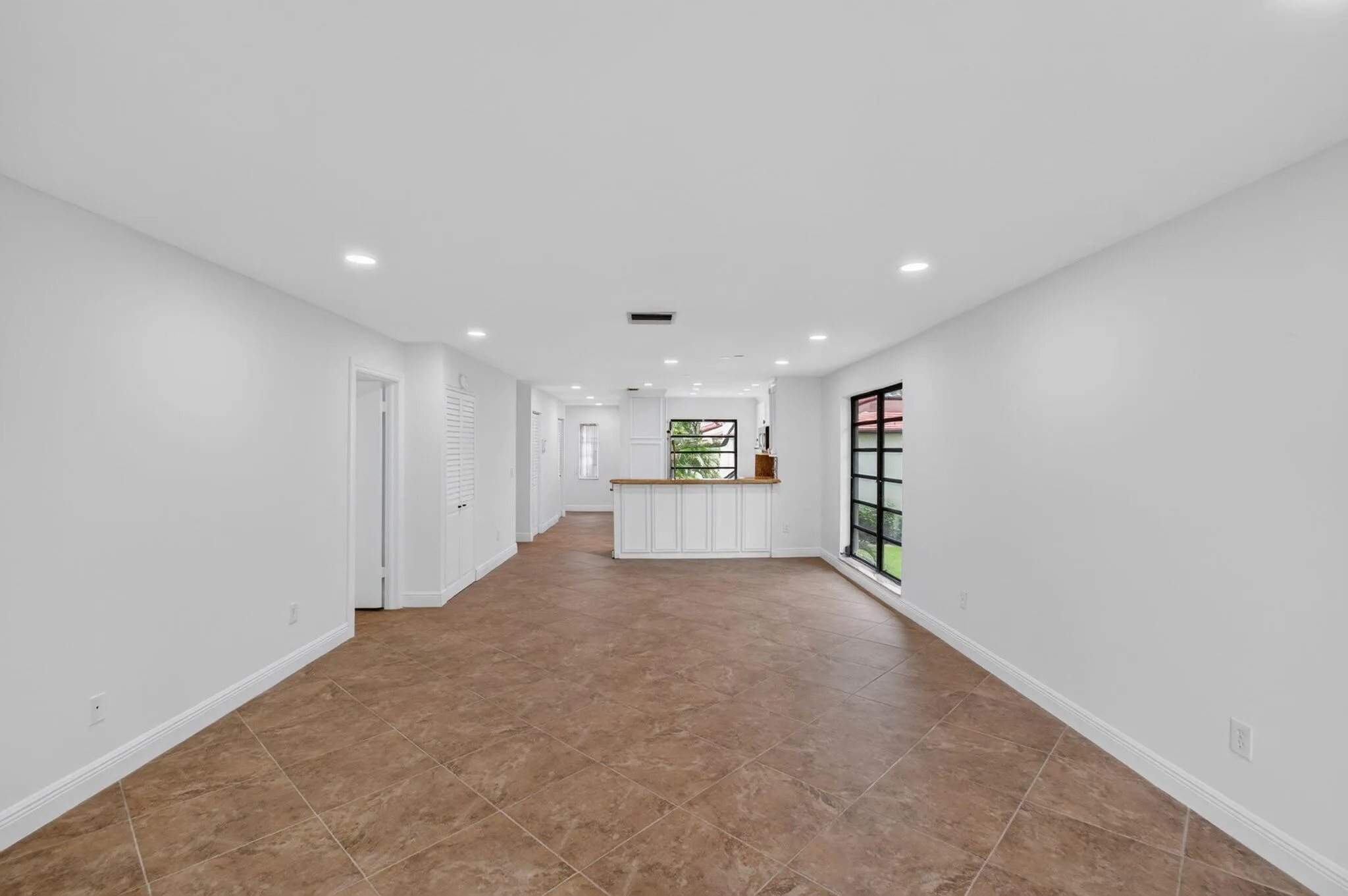 LIVING/DINING