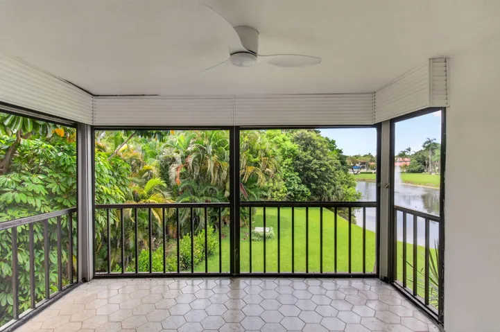 SCREENED IN PATIO