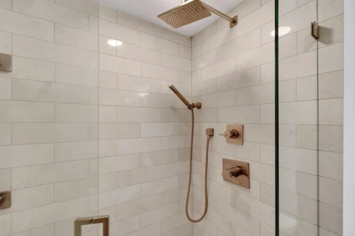 GUEST SHOWER