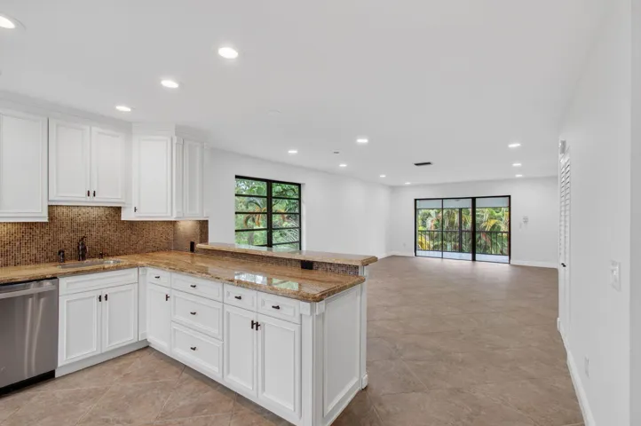 OPEN KITCHEN/LIVING