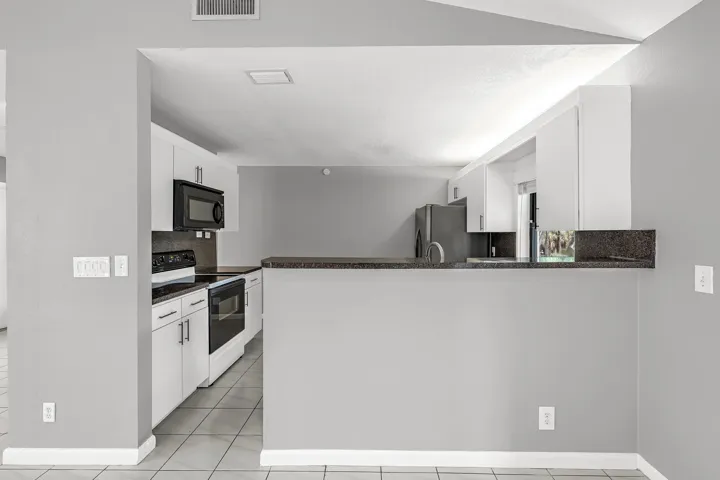 OPEN KITCHEN WITH ACCESS TO GREAT ROOM - BREAKFAST BAR