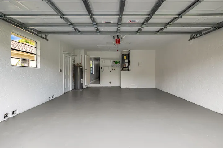 2 CAR GARAGE