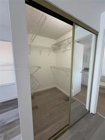 Walking Closet
