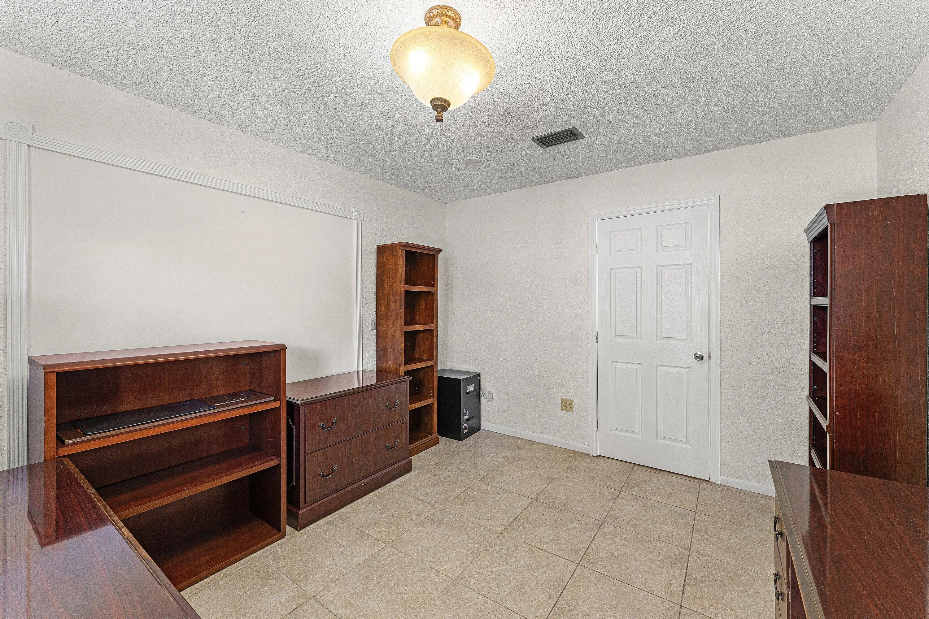 3rd bedroom/convertible