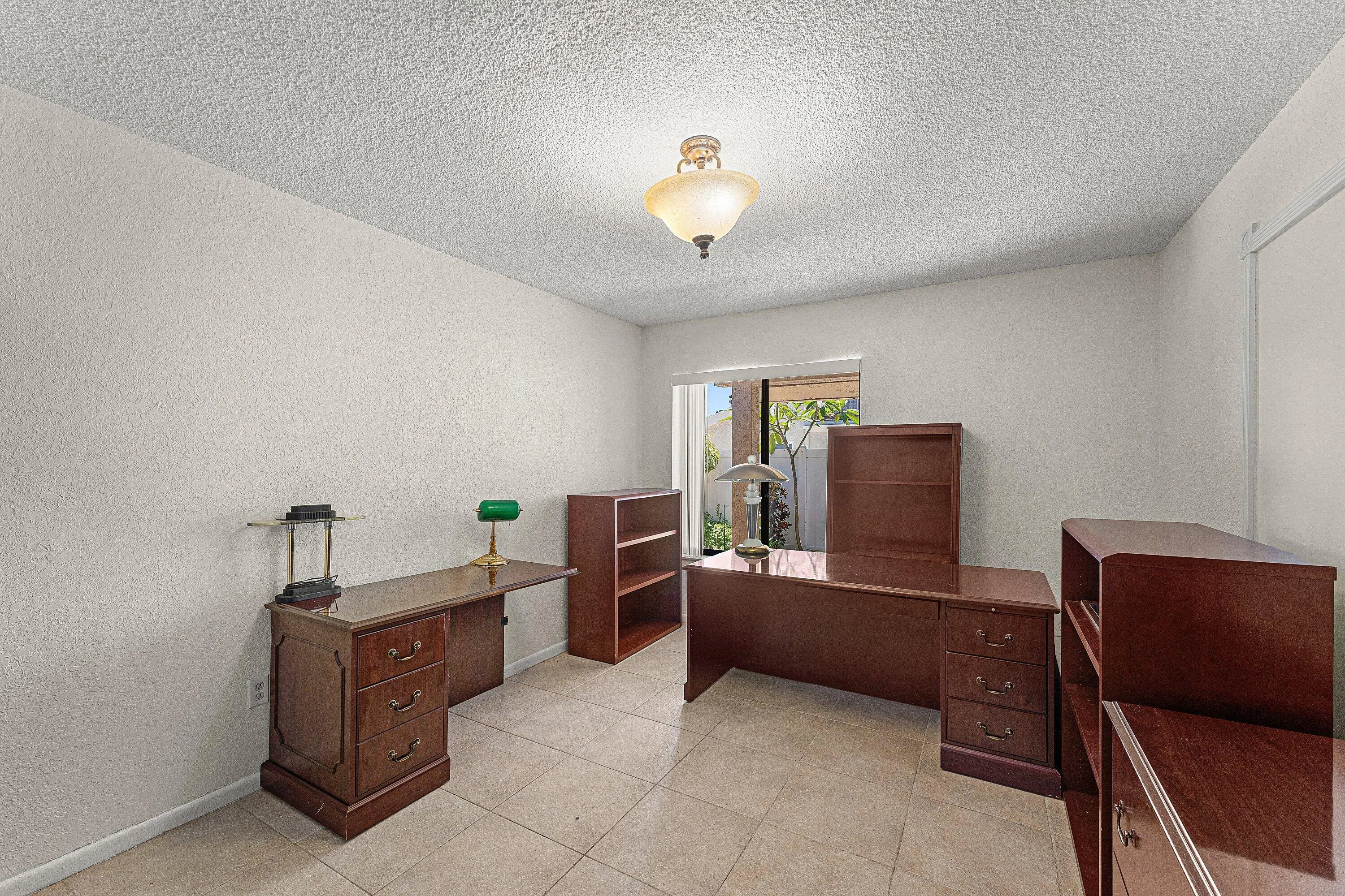 3rd bedroom/convertible