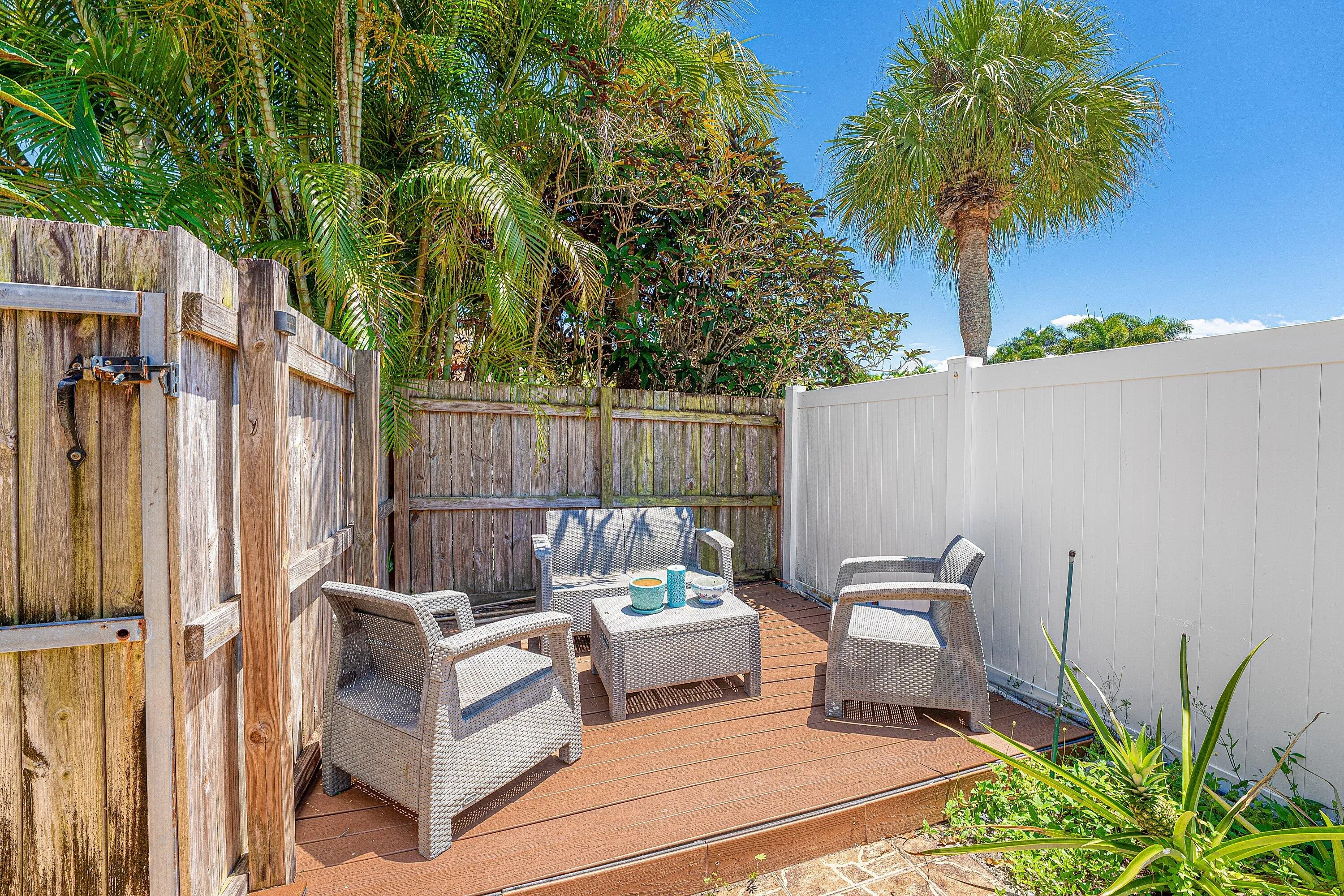 Front Porch Deck Lounge