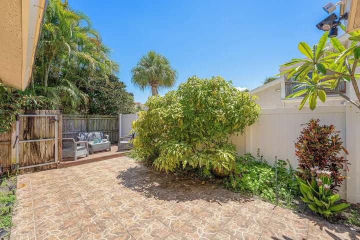 032-7627SierraDriveWest-BocaRaton-FL-334