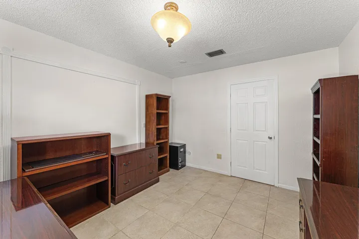 3rd bedroom/convertible