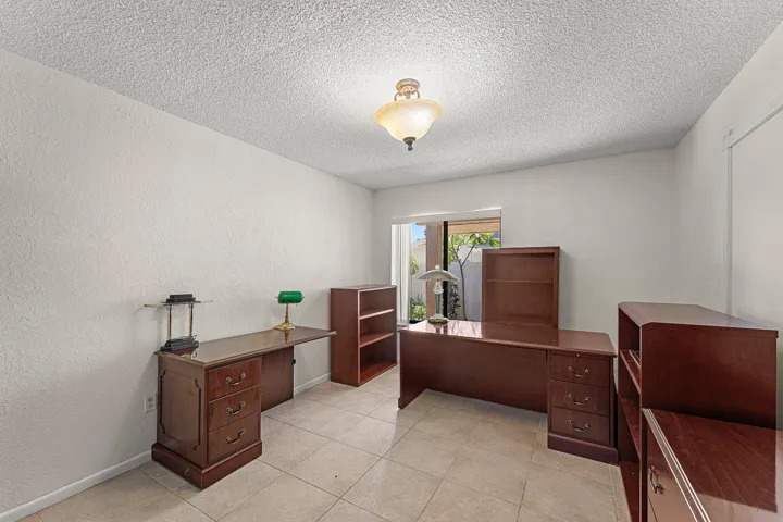 3rd bedroom/convertible