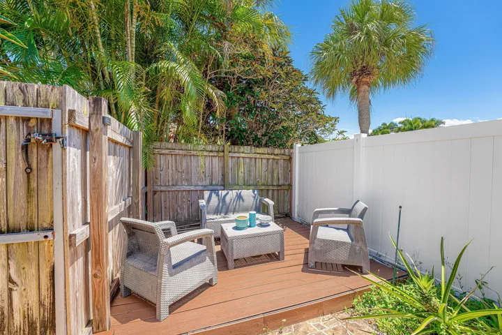 Front Porch Deck Lounge