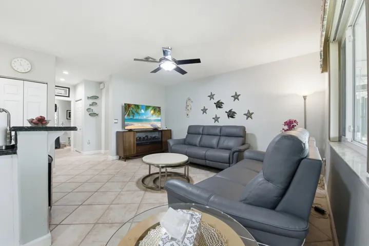 Sitting room/ kitchen