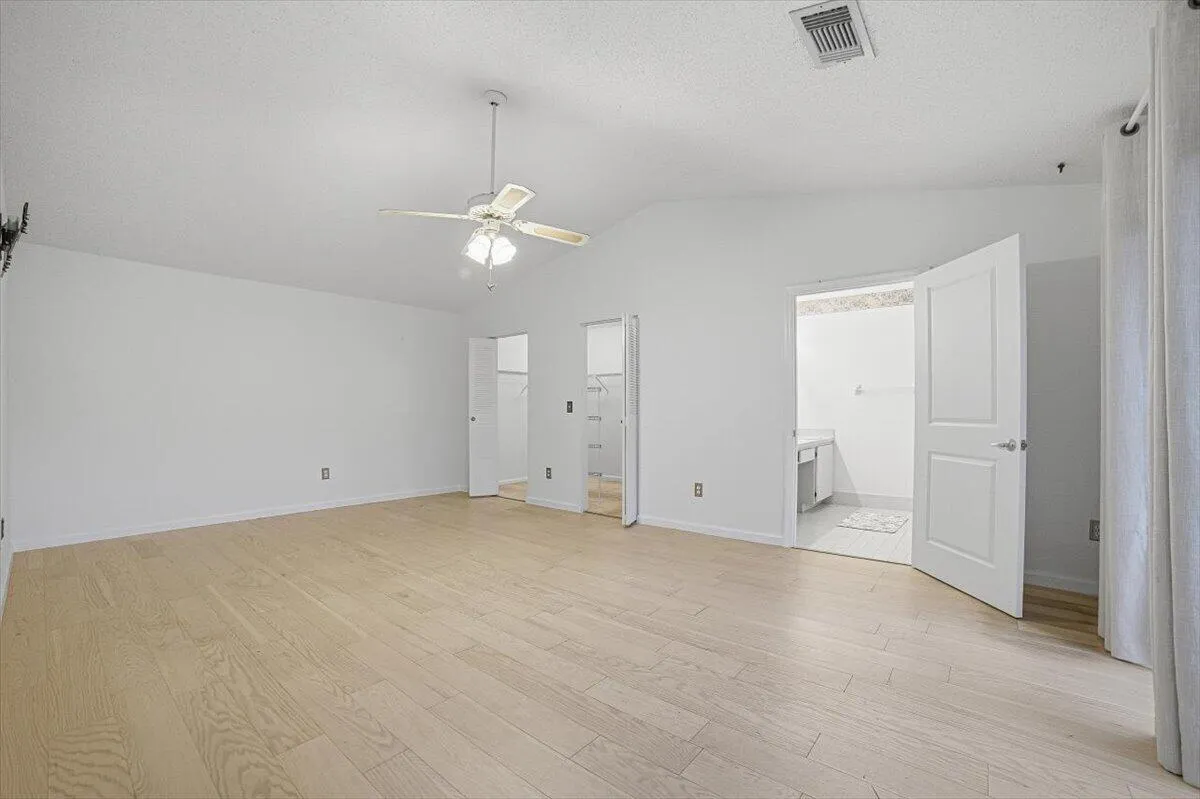 16-Bedroom2