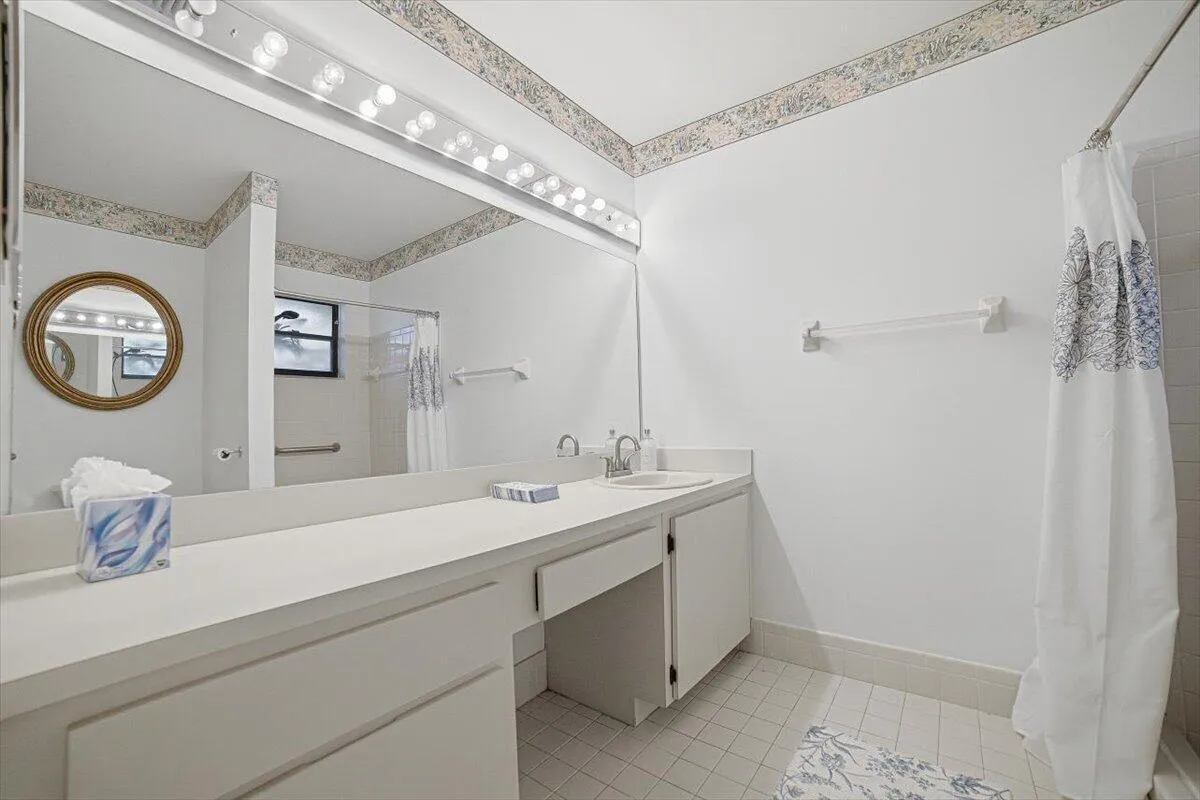 18-Bedroom2-Bathroom