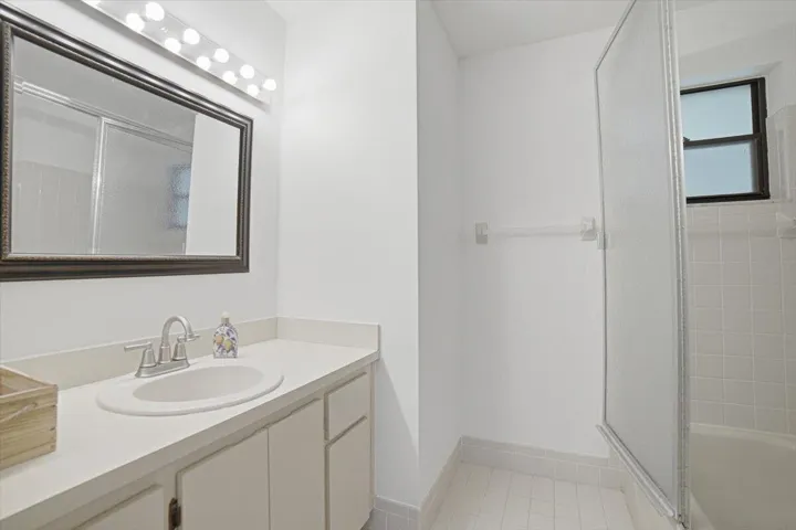 12-Bathroom