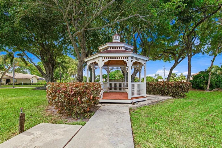 21-Community-Gazebo