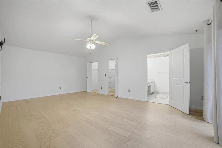 16-Bedroom2