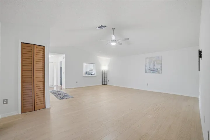09-Livingroom-C