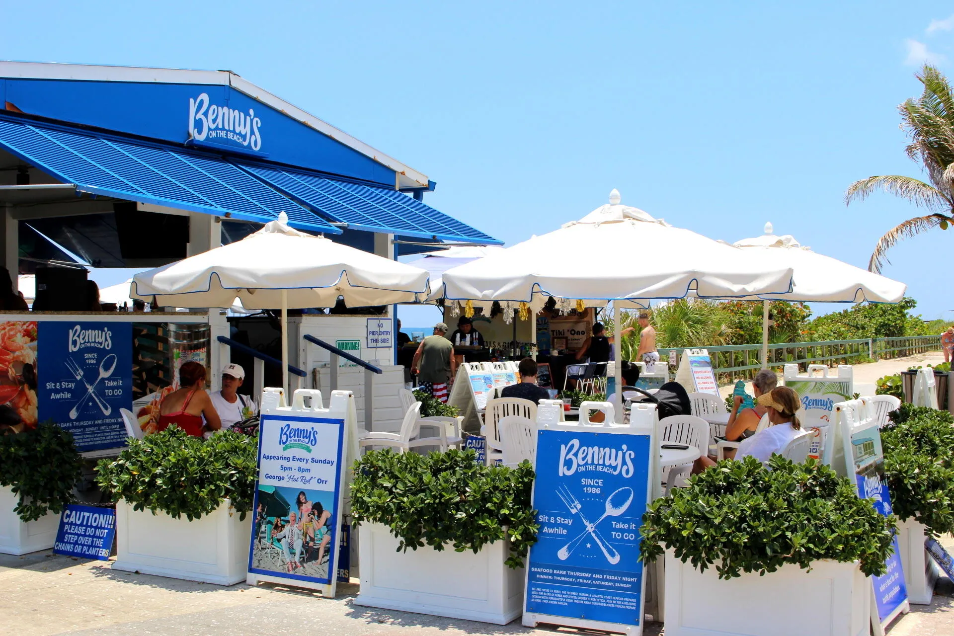 Bennys On The Beach