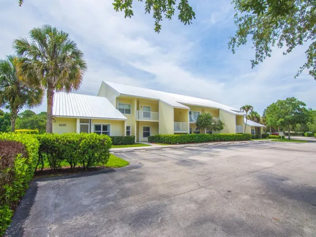 4210 Gator Trace Ave "B"