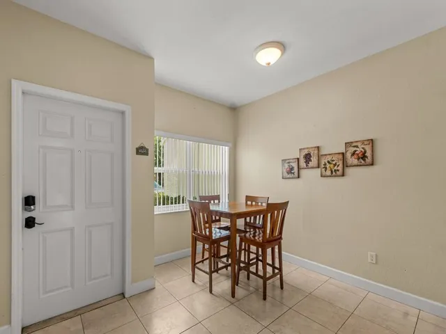 4210 Gator Trace Ave "B"