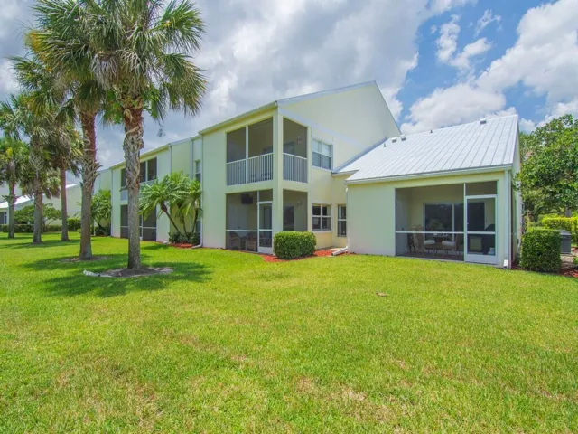 4210 Gator Trace Ave "B"