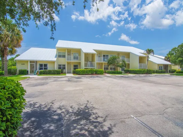 4210 Gator Trace Ave "B"